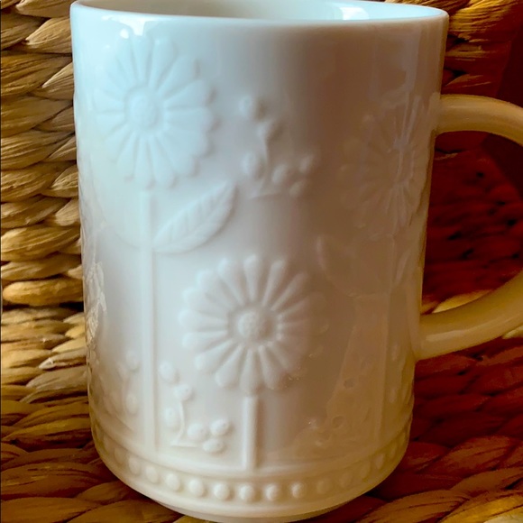2 VTG Starbucks white embossed sunflower mugs - Picture 4 of 10